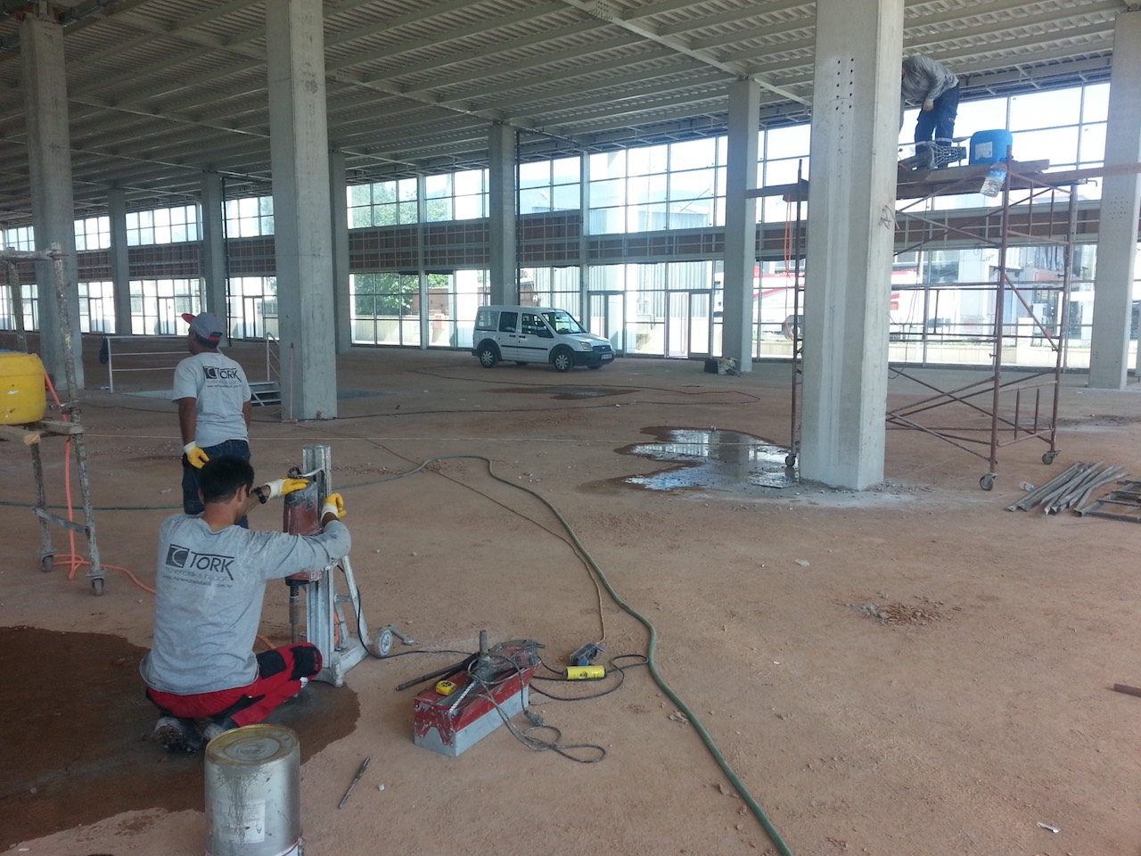 Karot makinesi ile betonarmede delik açılması