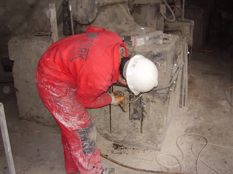 Epoksi enjeksiyon ile makine temeli çatlak onarımı