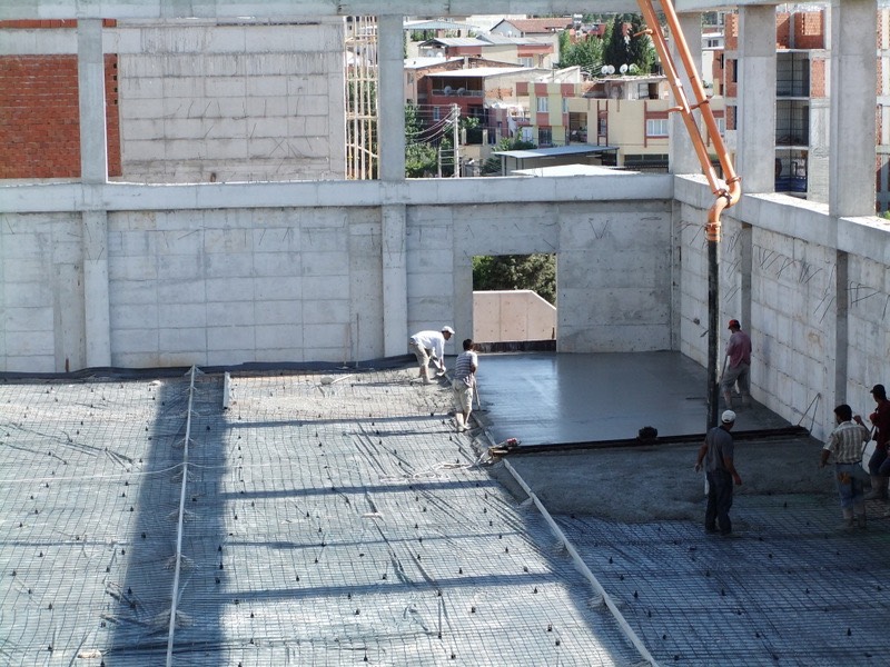 Kapalı spor salonu zemin betonu uygulaması