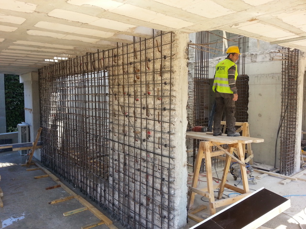 Betonarme mantolama ve perde ilavesi